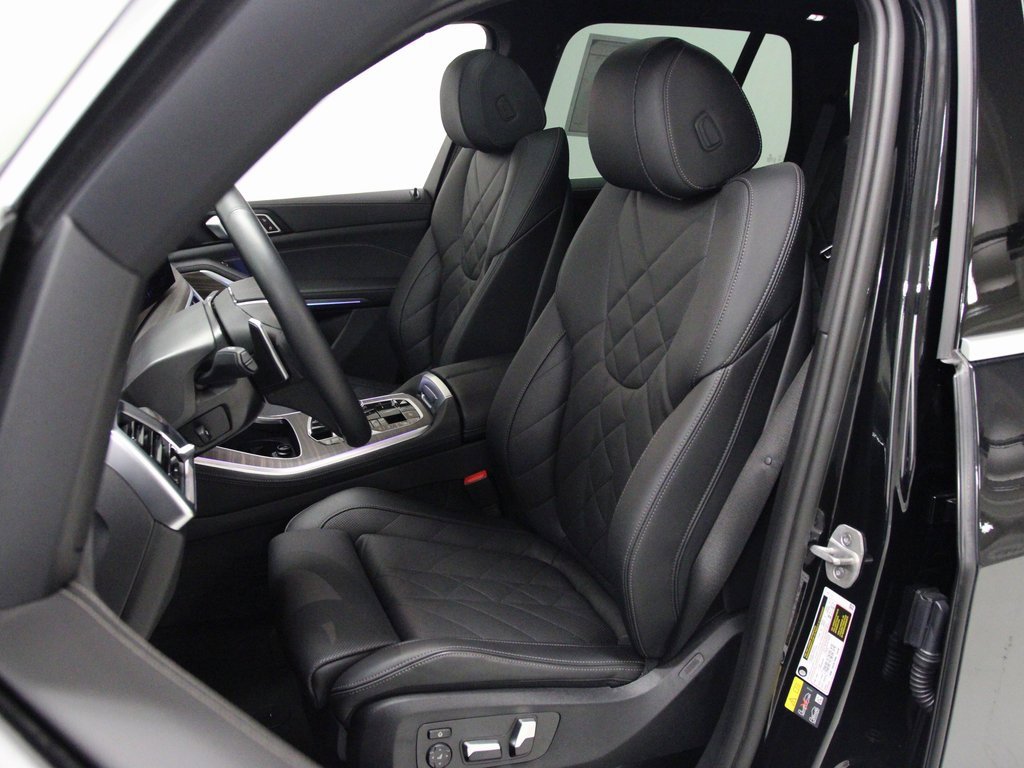 Used 2025 BMW X5 xDrive50e w/ Parking Assistance Package image 19