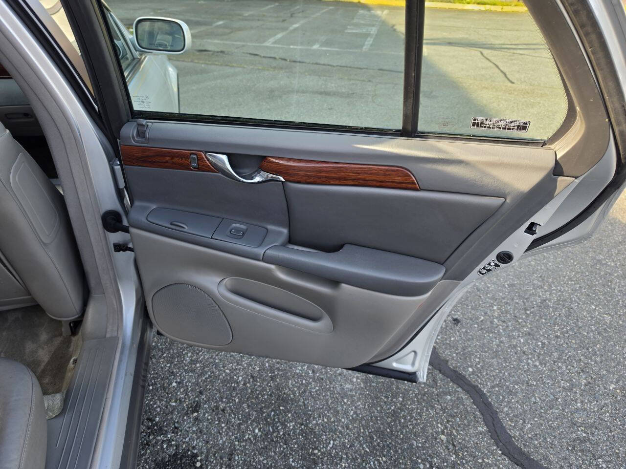 Used 2000 Cadillac De Ville FWD image 34