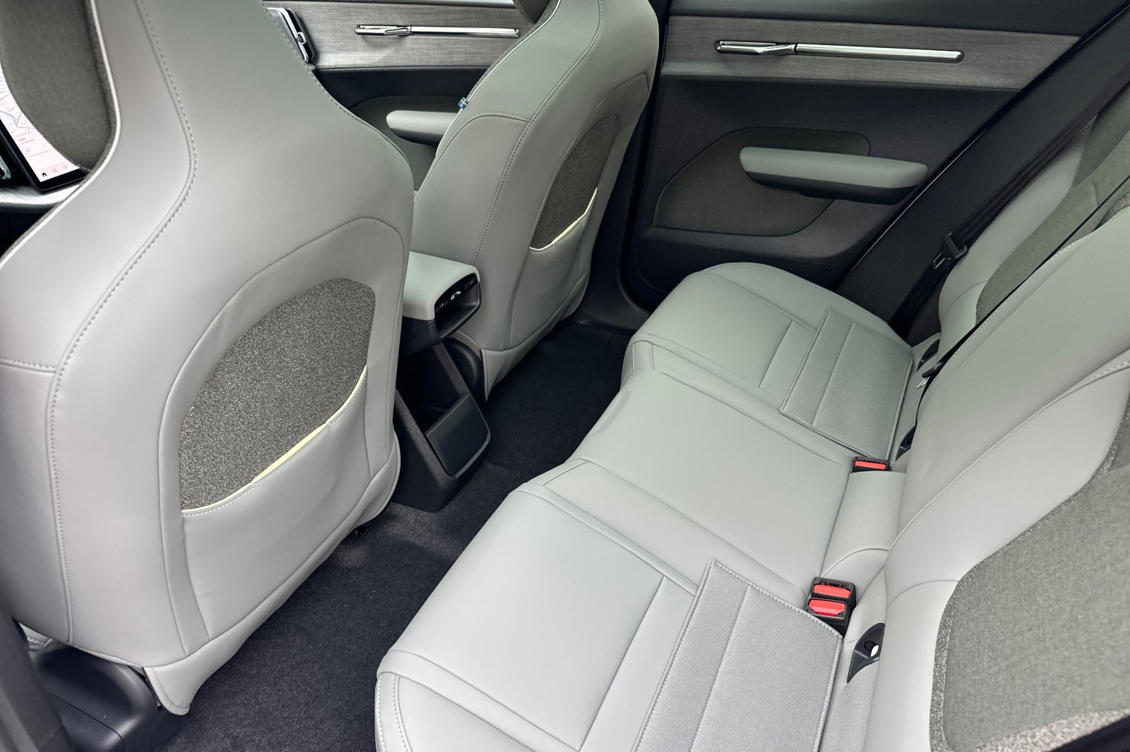 New 2026 Volvo EX30 Cross Country Ultra w/ Protection Package AWD/4WD image 9