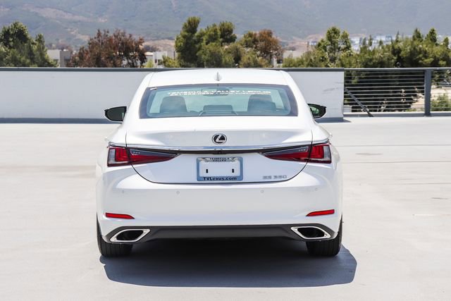 Used 2025 Lexus ES 350 w/ Premium Package FWD image 5
