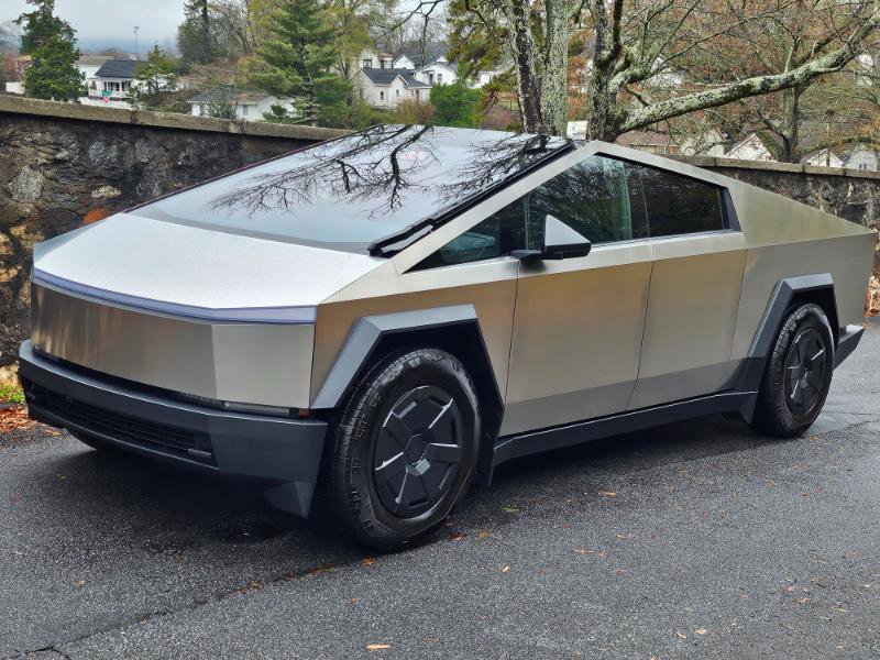 Used 2025 Tesla Cybertruck AWD Crew Cab image 14