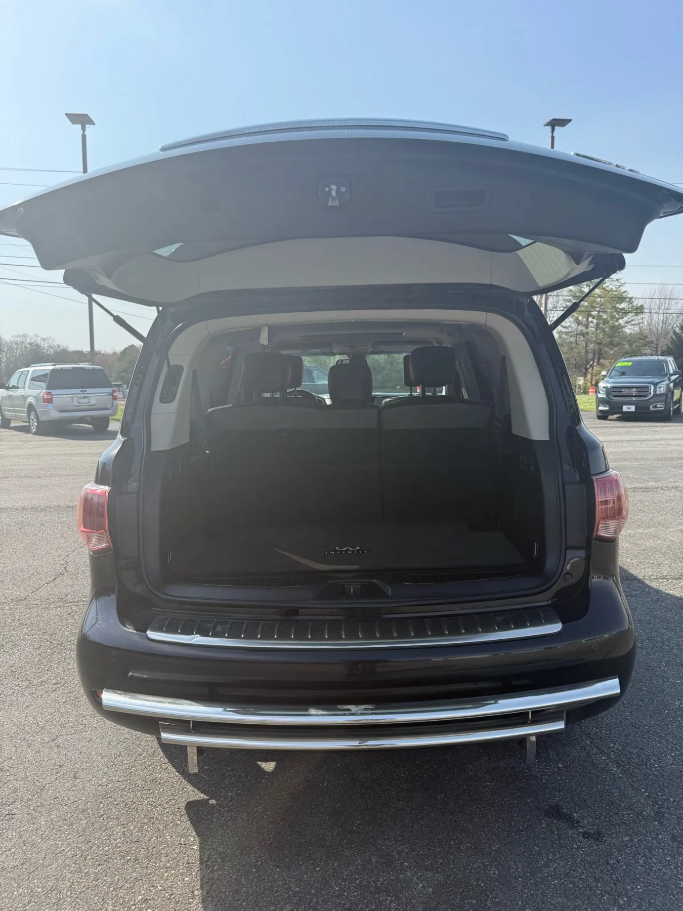Used 2012 INFINITI QX56 4WD w/ Deluxe Touring Pkg image 41