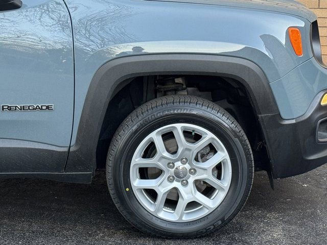 Used 2017 Jeep Renegade Latitude w/ Cold Weather Group image 6