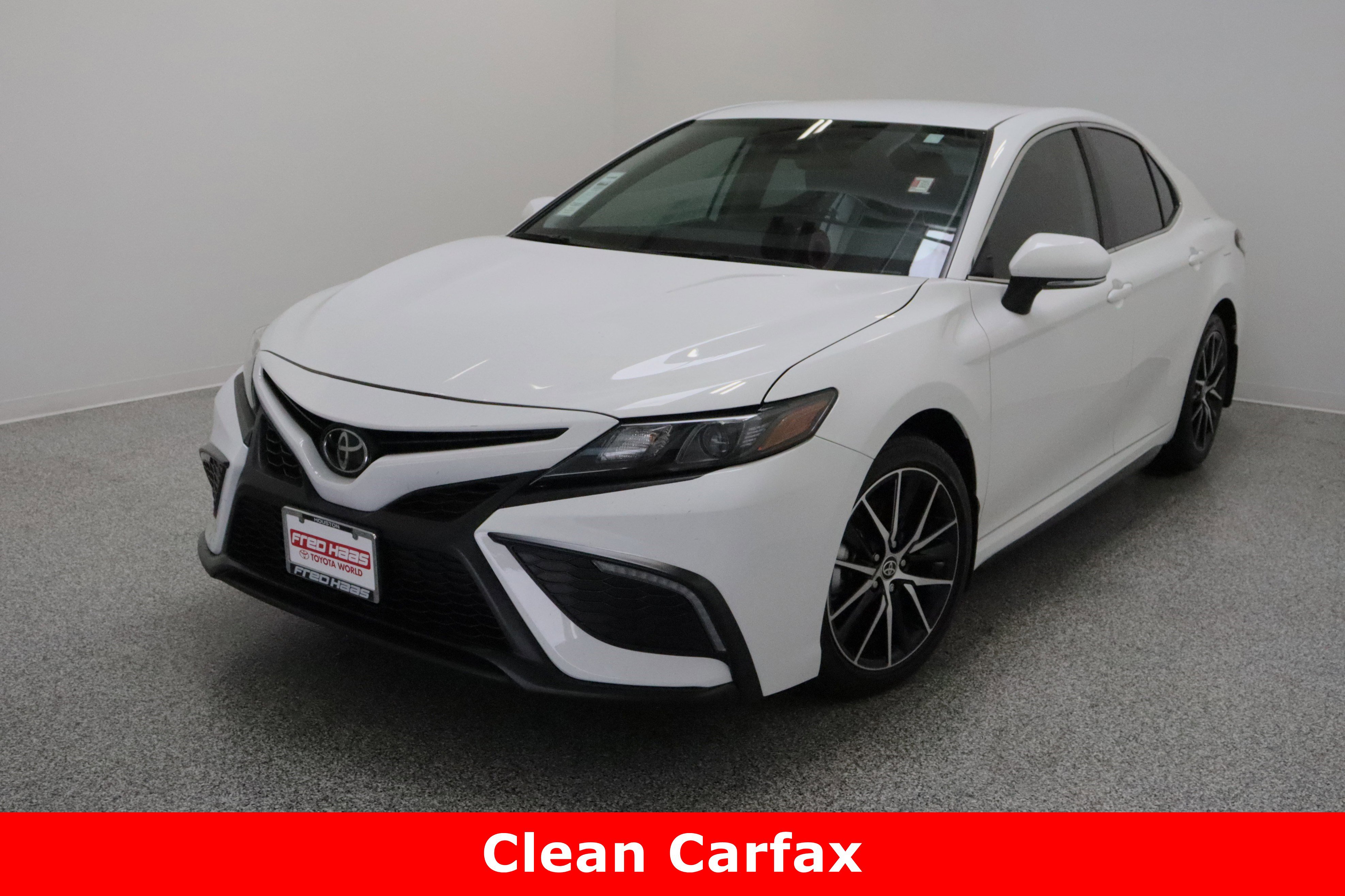 Used 2024 Toyota Camry SE image 2