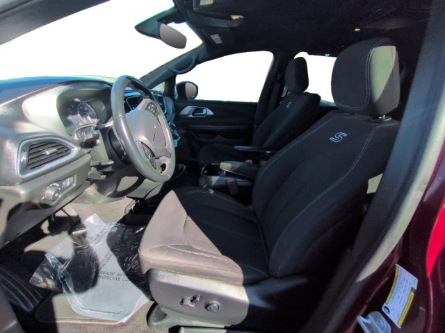 Used 2018 Chrysler Pacifica Touring Plus w/ S Appearance Package FWD image 14