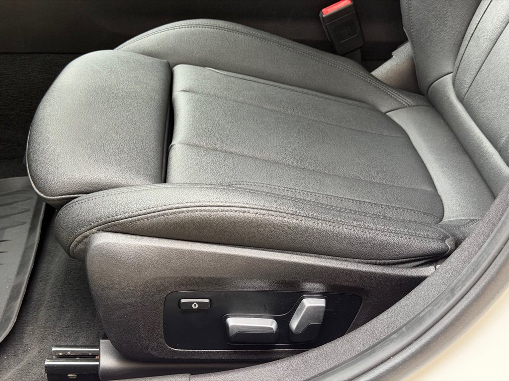 Used 2021 BMW 330i Sedan w/ Driving Assistance Package RWD image 32