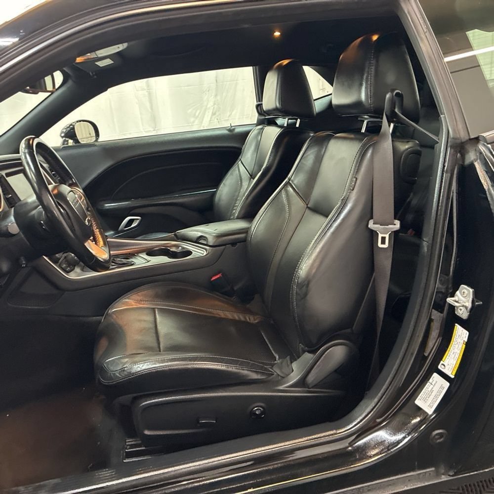 Used 2015 Dodge Challenger SXT Plus RWD image 5