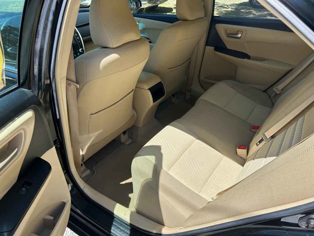 Used 2017 Toyota Camry LE FWD image 10