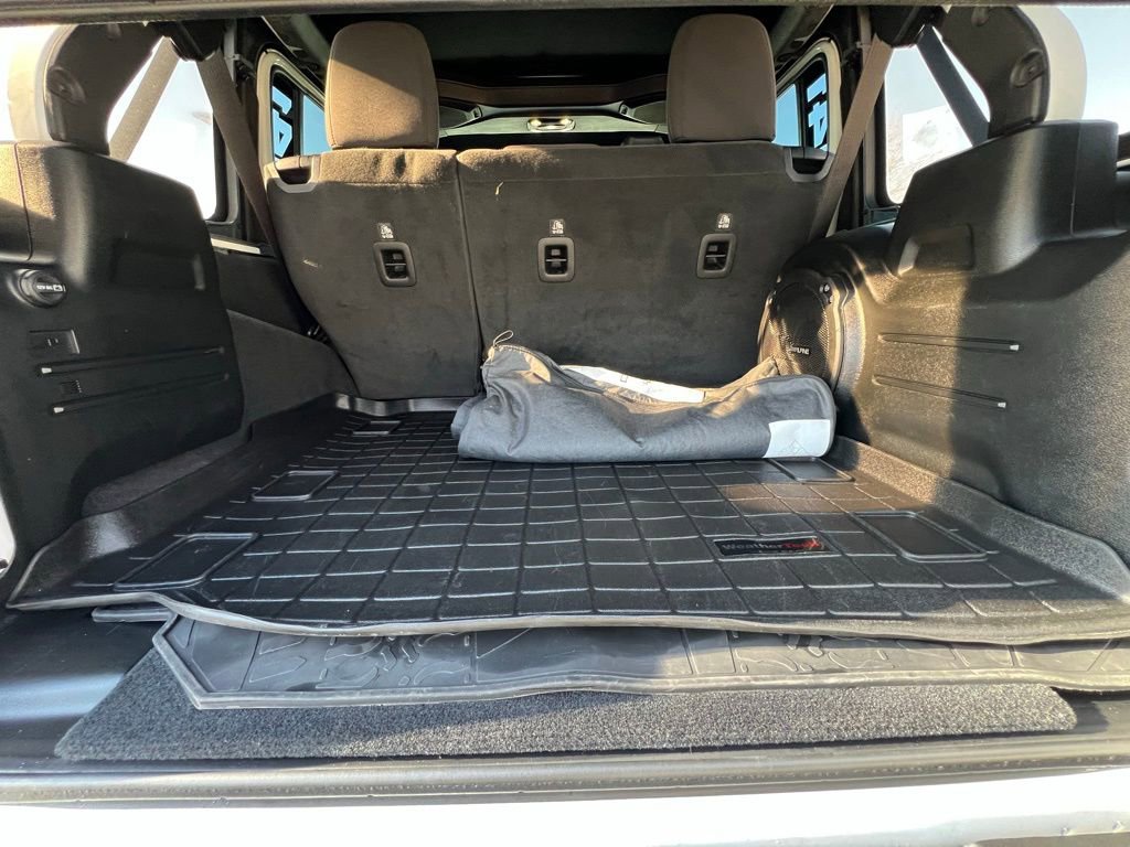 Used 2020 Jeep Wrangler Unlimited Sahara image 22