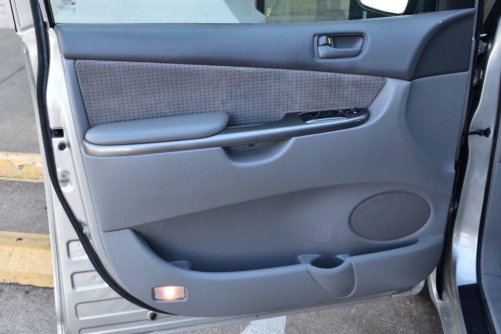 Used 2006 Toyota Sienna LE FWD image 36