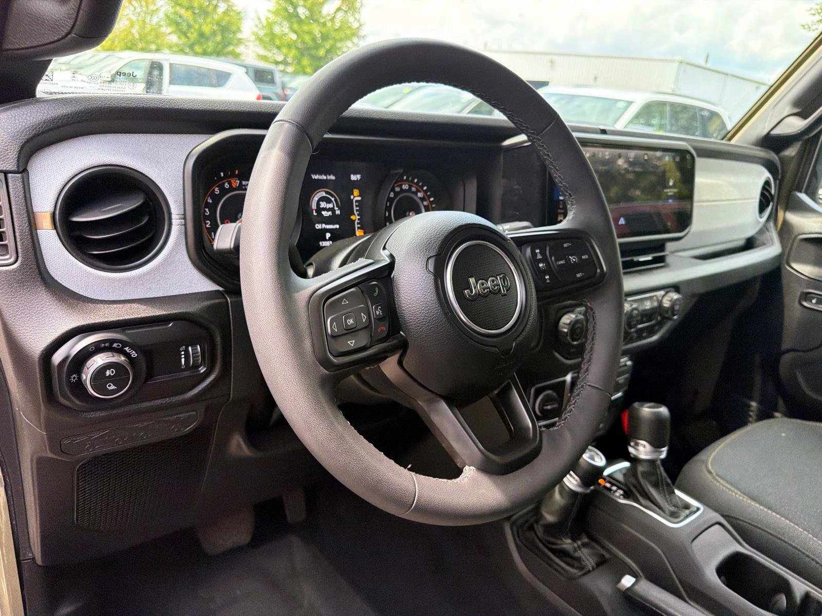 Used 2025 Jeep Gladiator Sport AWD/4WD image 10