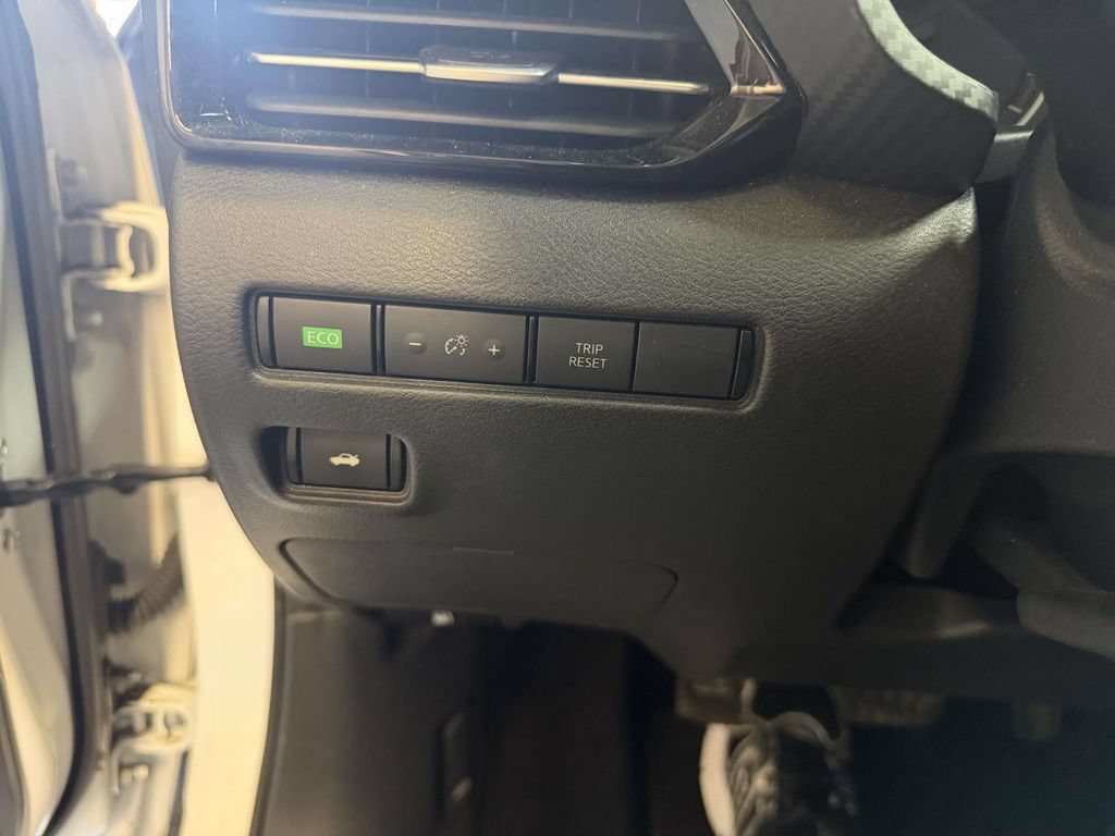 Used 2022 Nissan Sentra SR w/ SR Premium Package FWD image 12