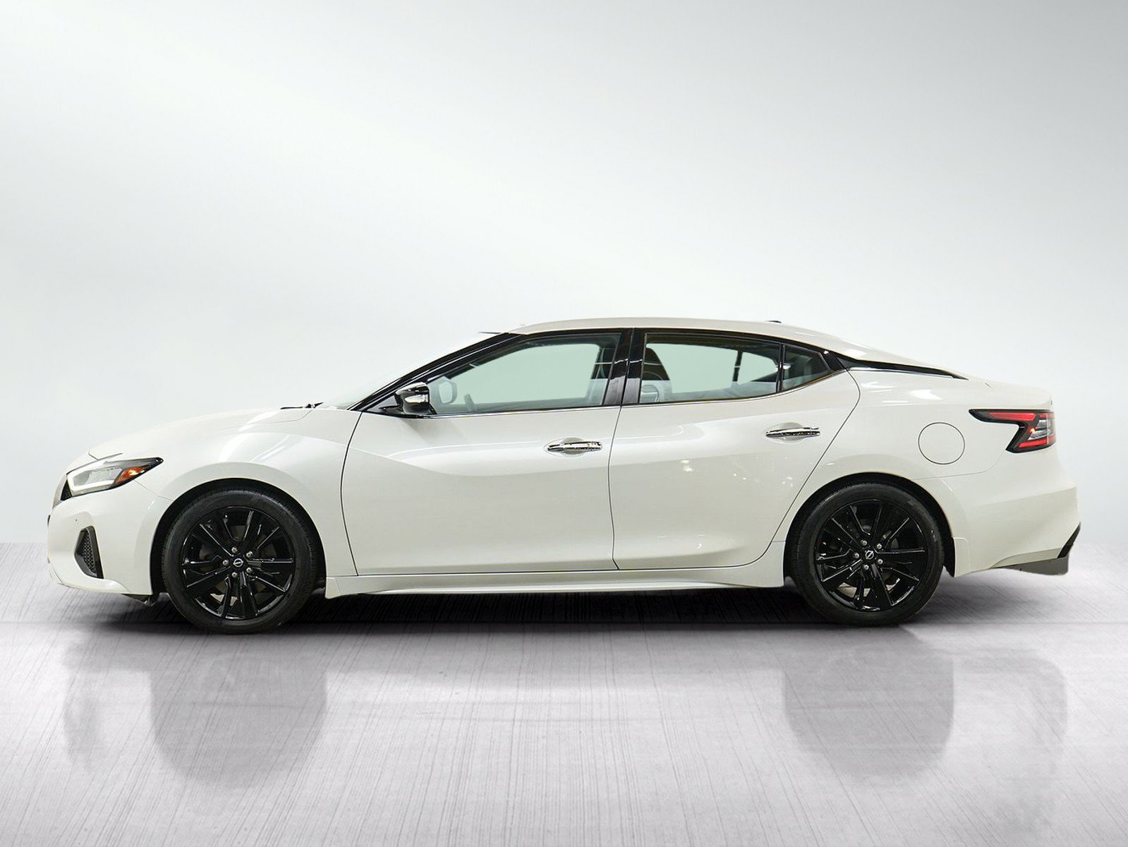 Used 2023 Nissan Maxima SL FWD image 2