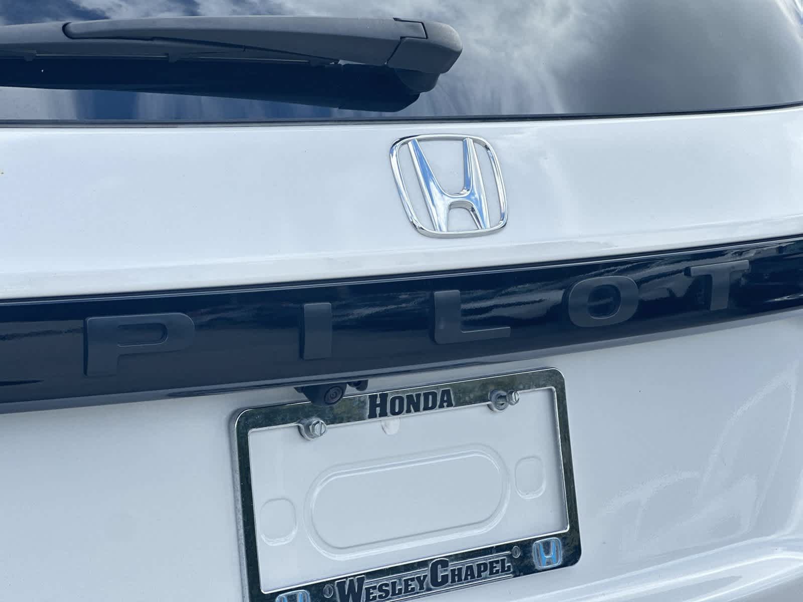 Certified 2025 Honda Pilot Touring image 11