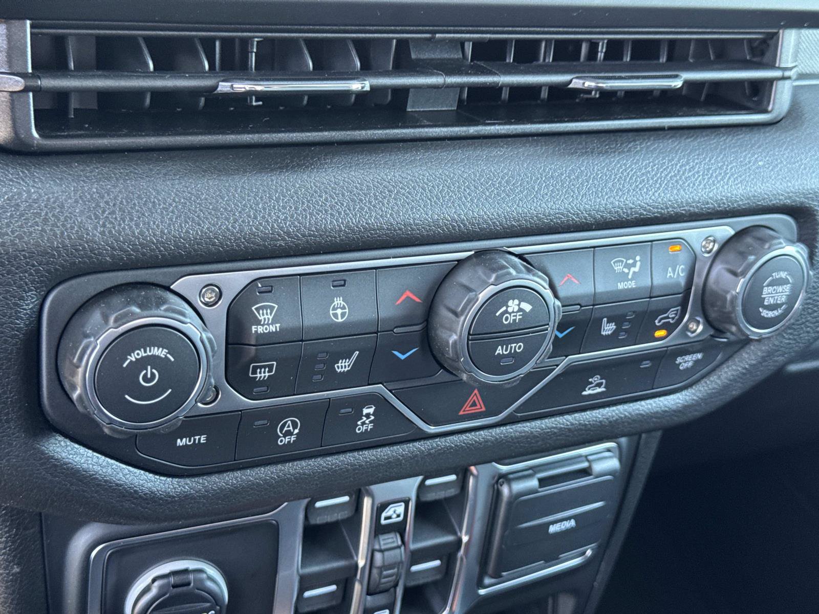 New 2026 Jeep Gladiator Sport AWD/4WD image 16