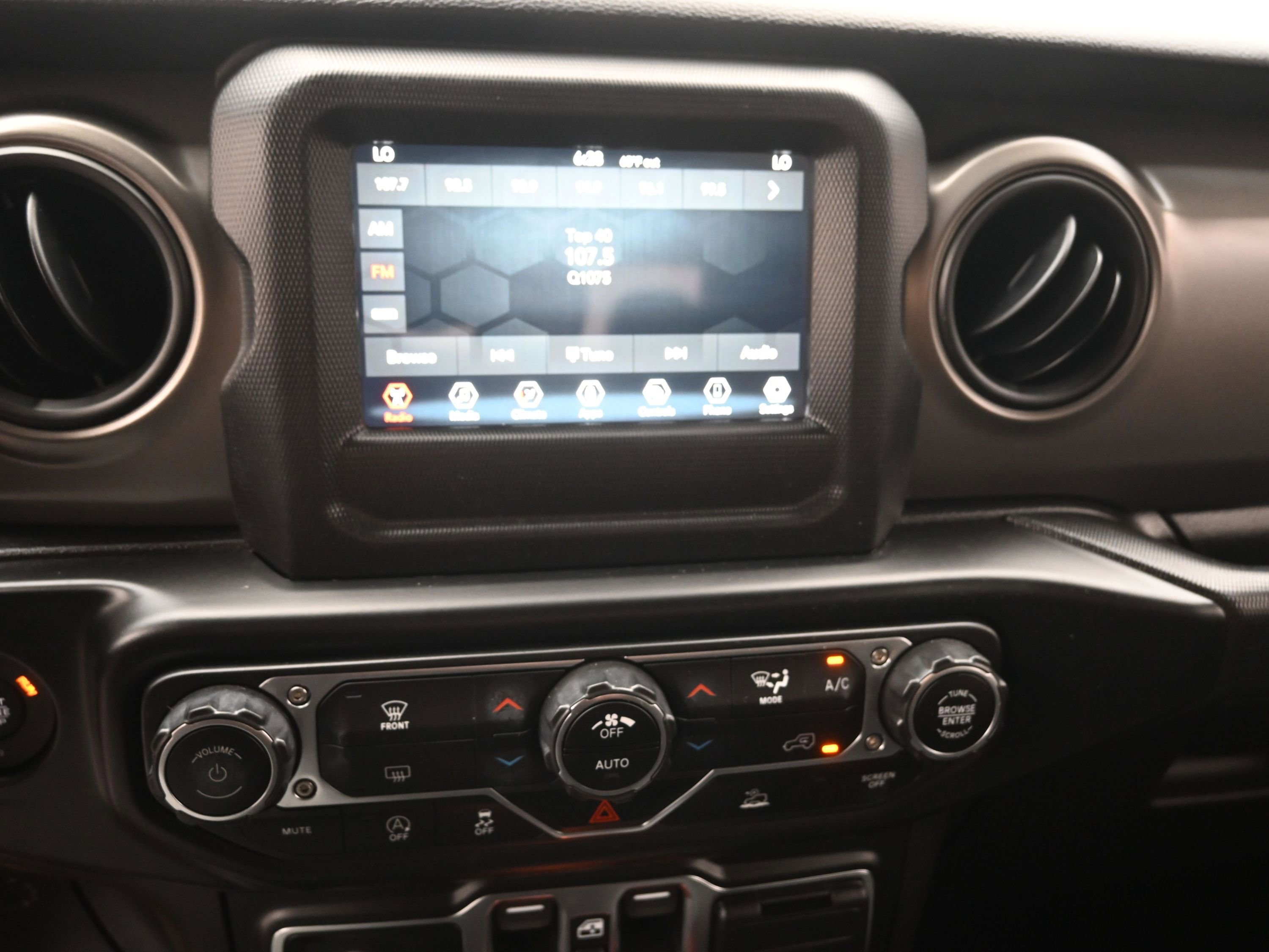 Used 2022 Jeep Gladiator Sport image 15