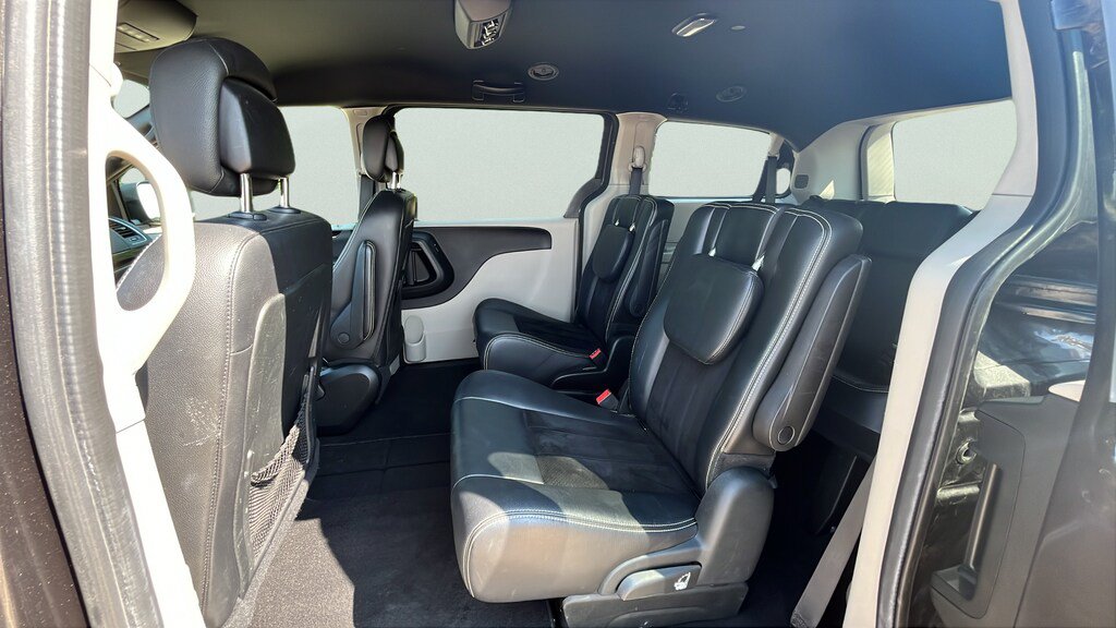 Used 2018 Dodge Grand Caravan SXT FWD image 16