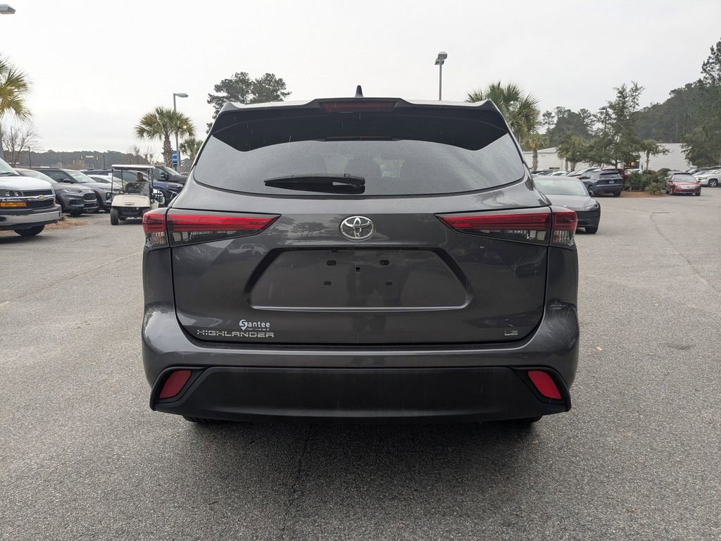 Used 2023 Toyota Highlander LE image 5