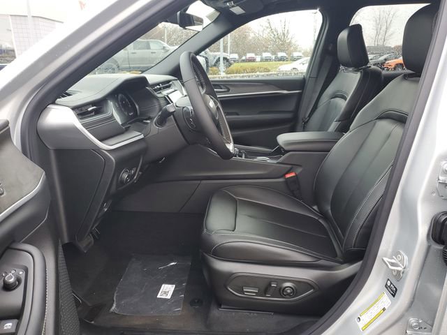 New 2025 Jeep Grand Cherokee L Limited w/ Black Appearance Package image 8