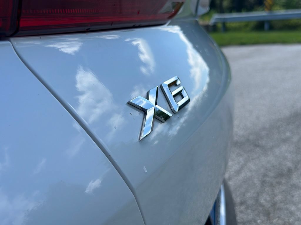 Used 2022 BMW X6 xDrive40i w/ M Sport Package AWD/4WD image 14