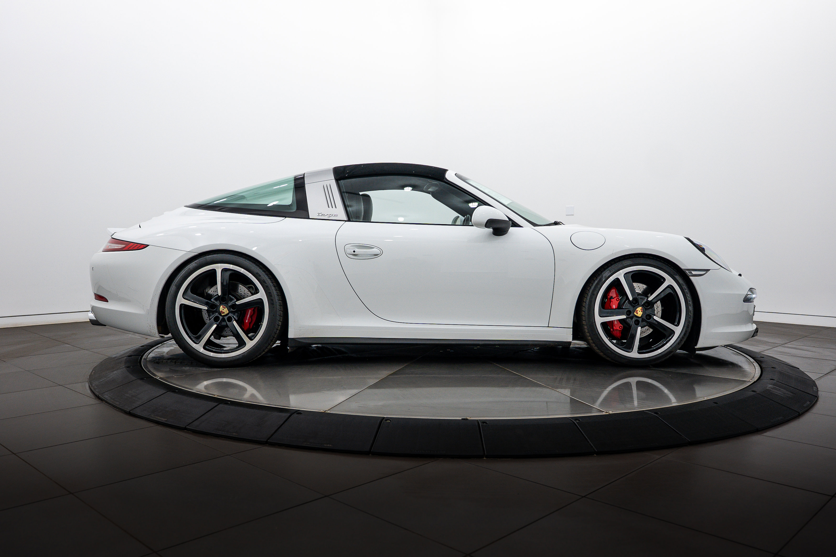 Certified 2014 Porsche 911 Targa 4S image 34