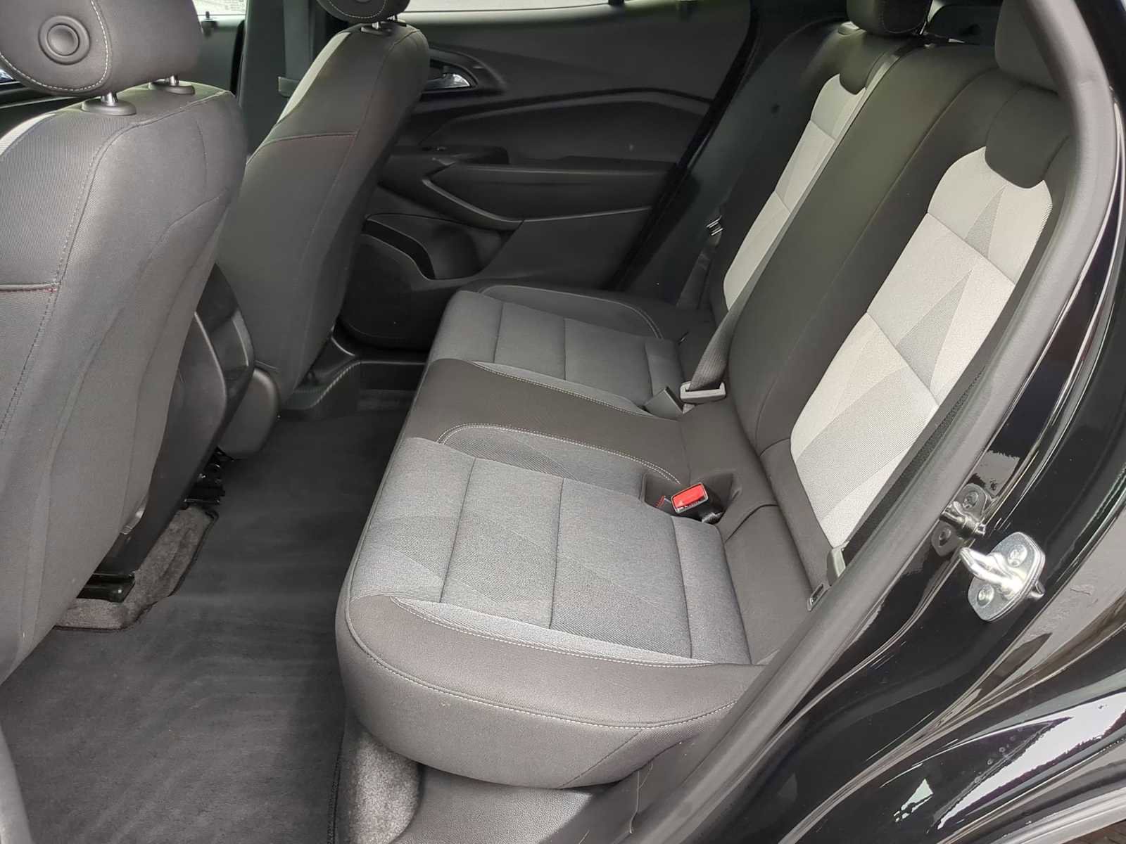 Used 2025 Chevrolet Trax RS w/ Sunroof Package FWD image 22