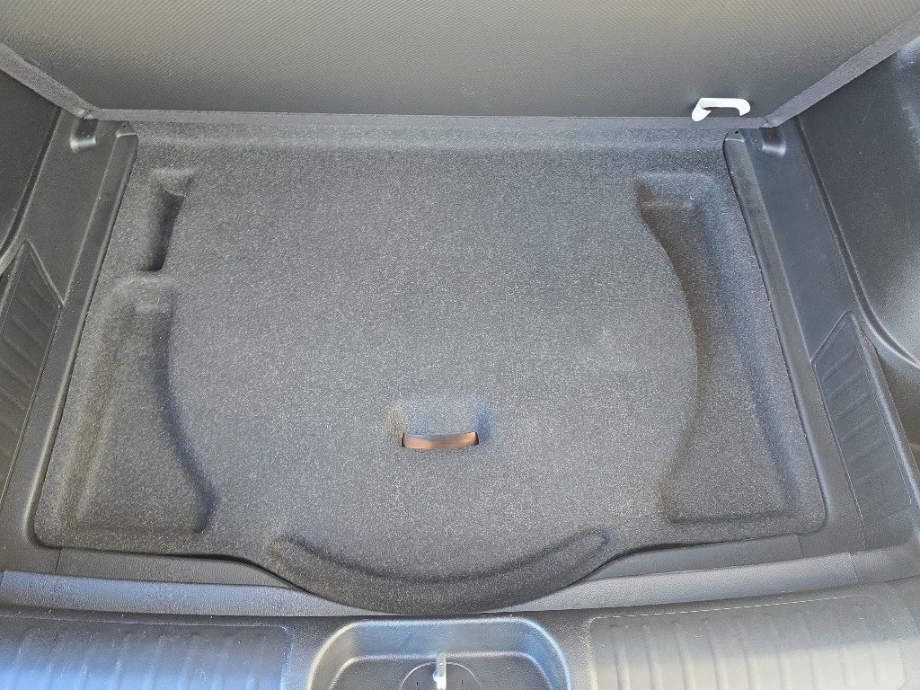 Used 2019 Jeep Cherokee Latitude w/ Cold Weather Group image 32