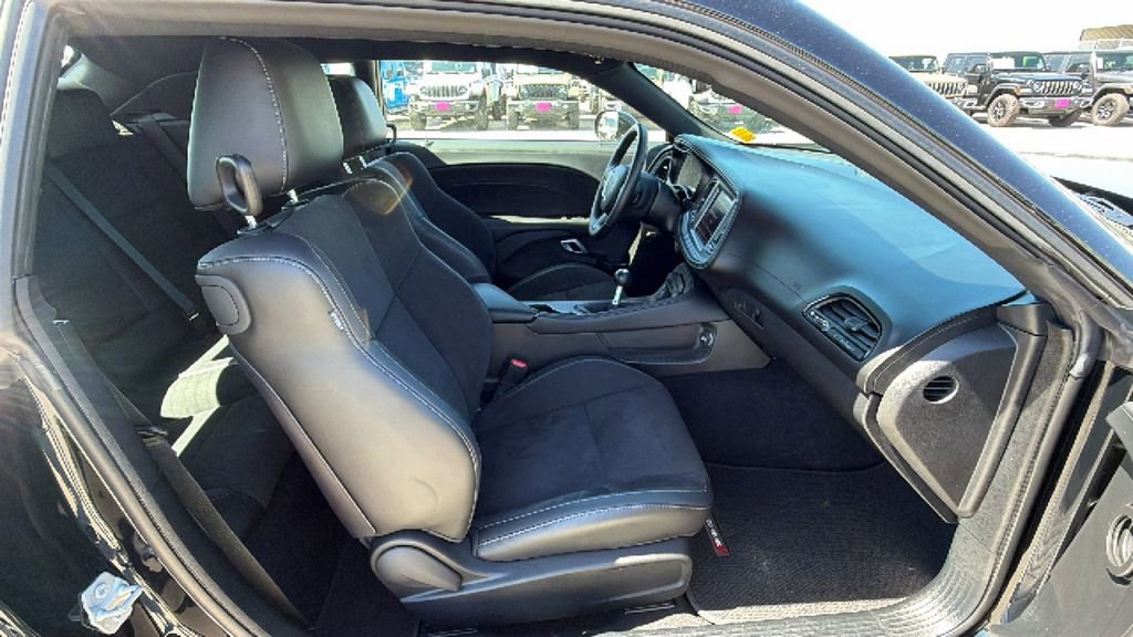 Used 2023 Dodge Challenger R/T w/ Plus Package image 29
