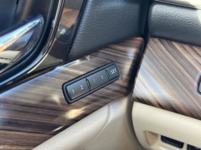 Used 2018 Nissan Maxima Platinum image 28
