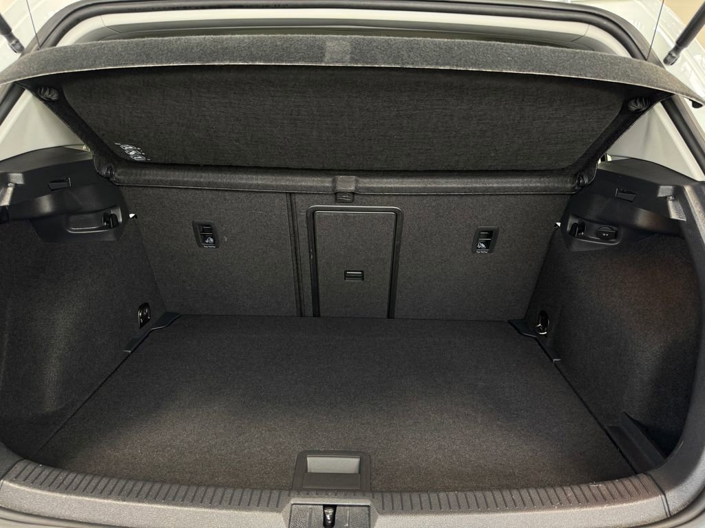 Used 2016 Volkswagen e-Golf SE w/ DC Fast Charging Package FWD image 23