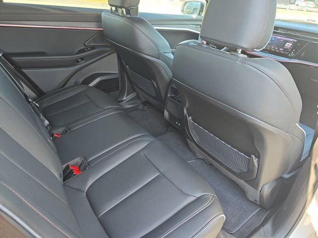 Used 2025 Jeep Wagoneer S Limited image 11