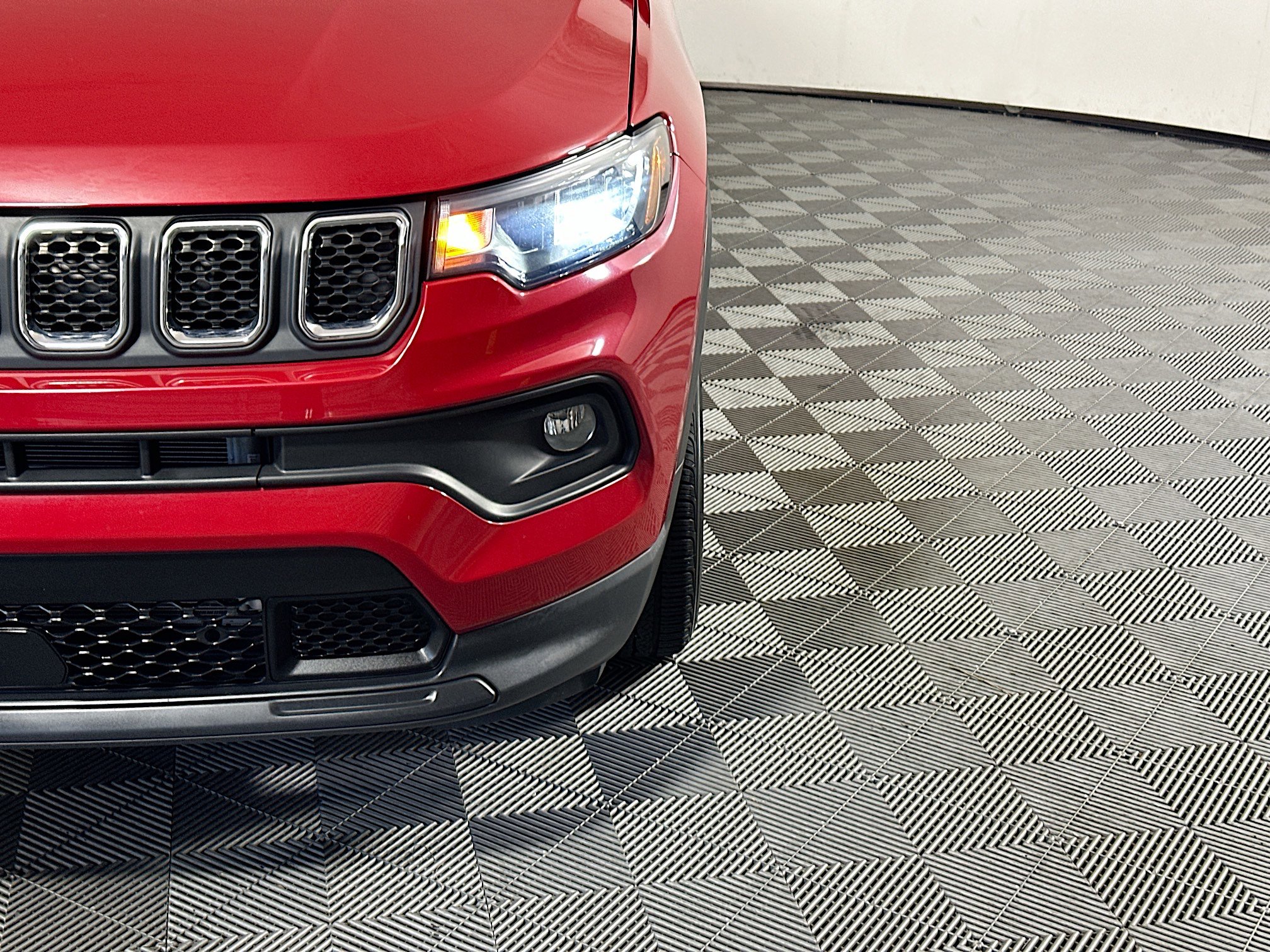 Used 2023 Jeep Compass Latitude AWD/4WD image 9