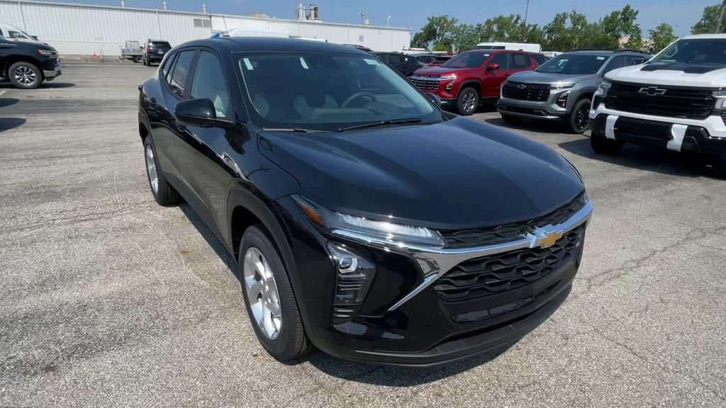 New 2026 Chevrolet Trax LS w/ LS Convenience Package FWD image 4