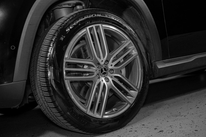 Certified 2025 Mercedes-Benz GLS 450 4MATIC image 32