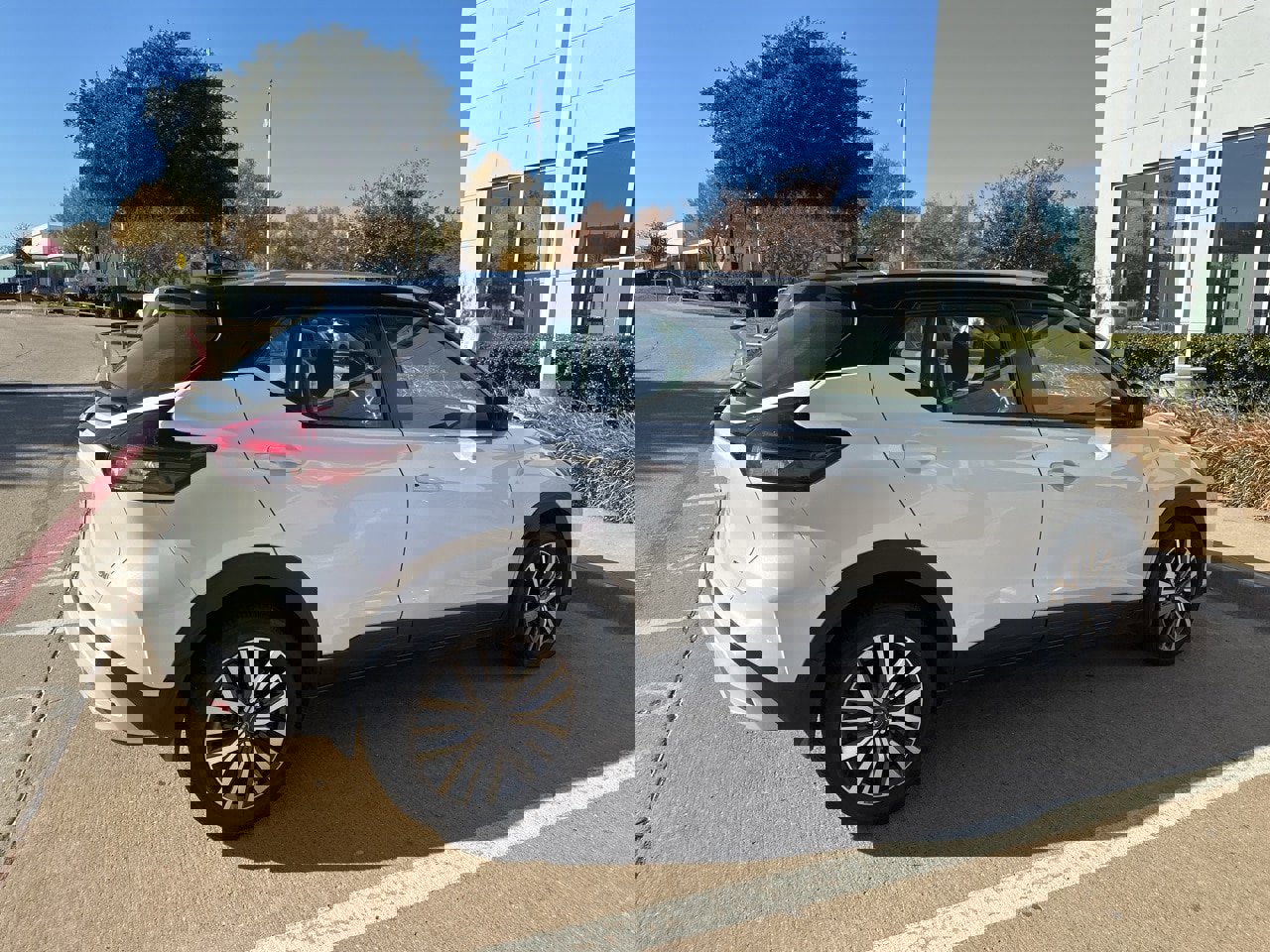 Certified 2023 Nissan Kicks SV image 4