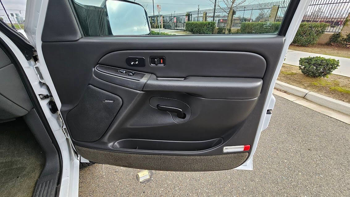 Used 2004 Chevrolet Silverado 2500 LT w/ Skid Plate Package image 36