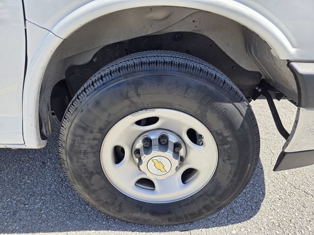 Used 2025 Chevrolet Express 3500 LT w/ LT Preferred Equipment Group RWD image 9