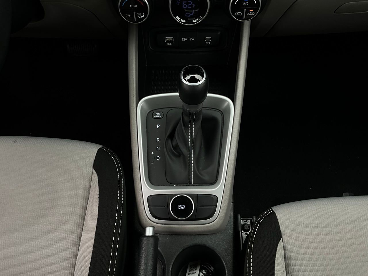 Used 2025 Hyundai Venue SEL image 13