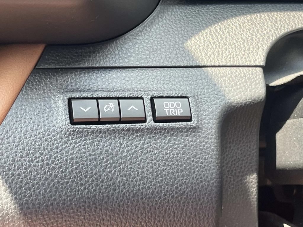 Used 2025 Toyota Crown Signia AWD/4WD image 37
