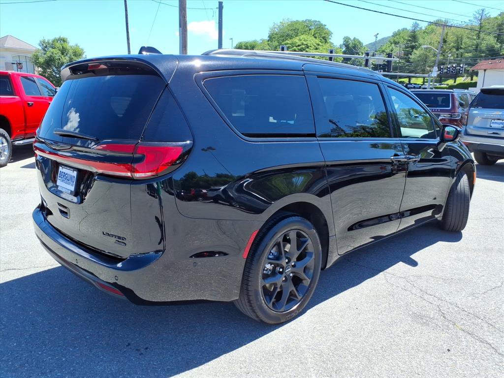 Used 2024 Chrysler Pacifica Limited w/ Uconnect Theater Family Group AWD/4WD image 4
