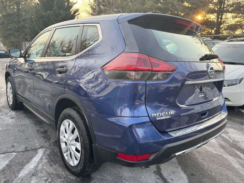 Used 2018 Nissan Rogue S image 5