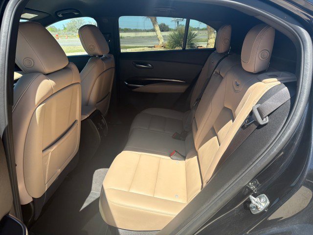 Used 2025 Cadillac XT4 Premium Luxury image 10