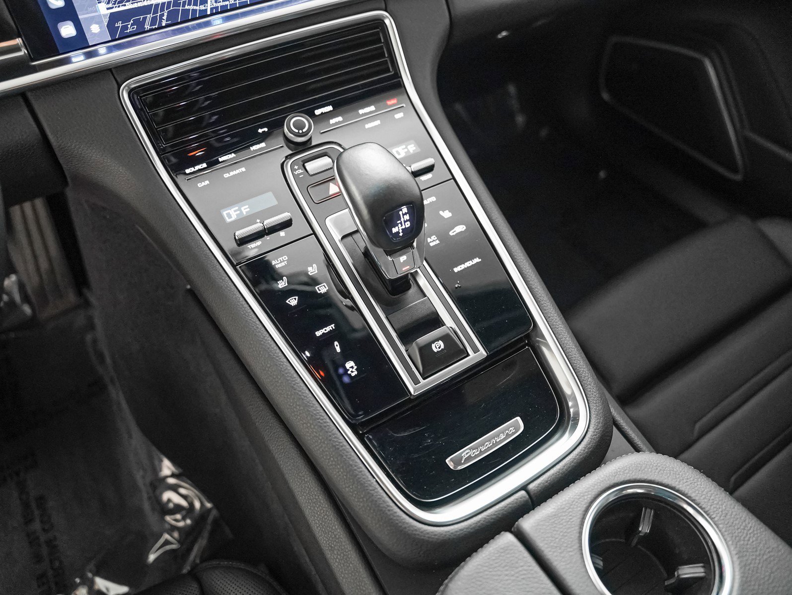 Used 2023 Porsche Panamera 4 Platinum Edition w/ Assistance Package image 20