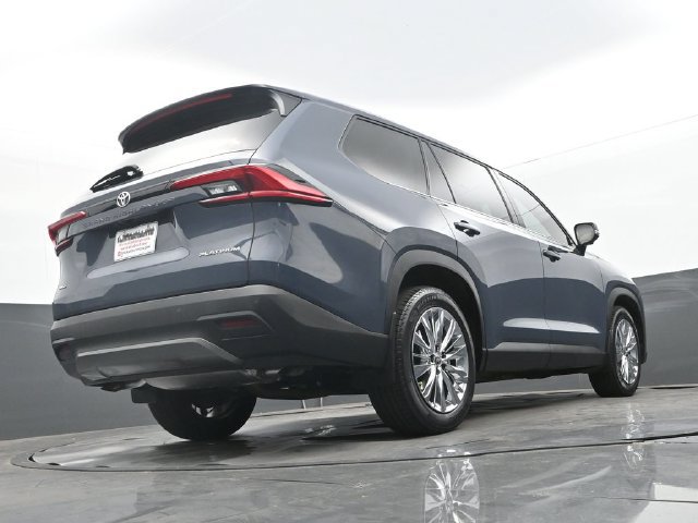 Used 2024 Toyota Grand Highlander AWD image 25