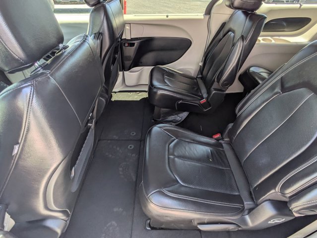 Used 2022 Chrysler Pacifica Touring-L FWD image 17