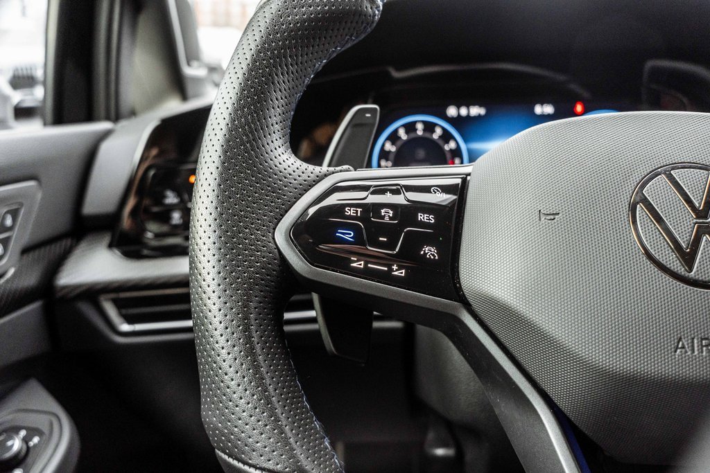 Used 2024 Volkswagen Golf R image 23