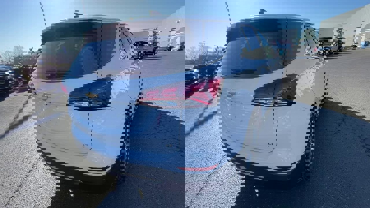 Used 2024 Chevrolet Equinox LT w/ LPO, Floor Liner Package image 9