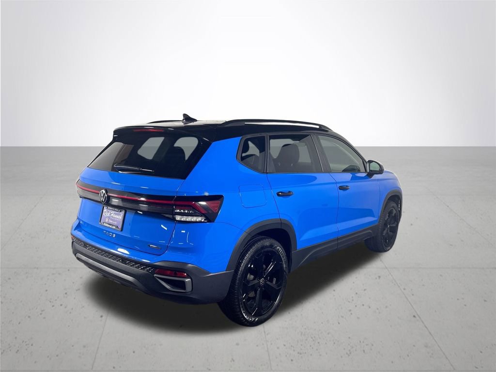 Certified 2025 Volkswagen Taos SE image 6