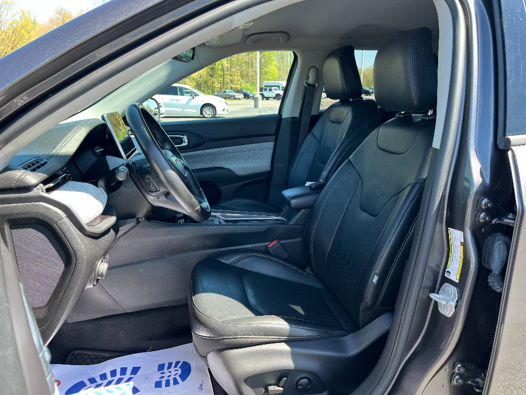 Used 2022 Jeep Compass Latitude image 38