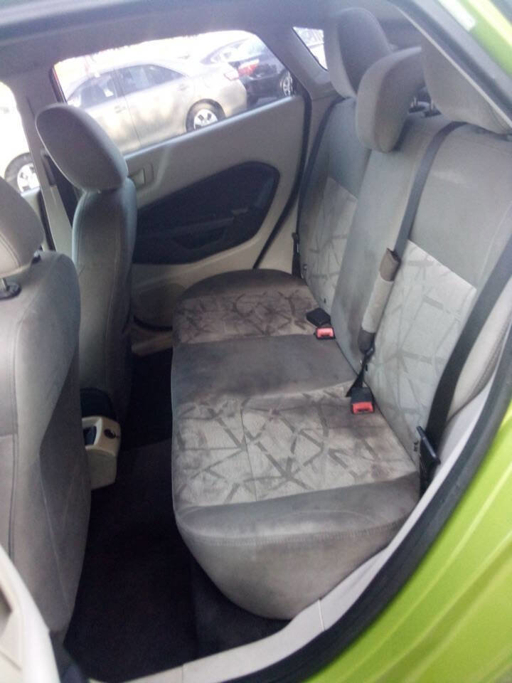 Used 2011 Ford Fiesta SE w/ 203A Rapid Spec Order Code image 12